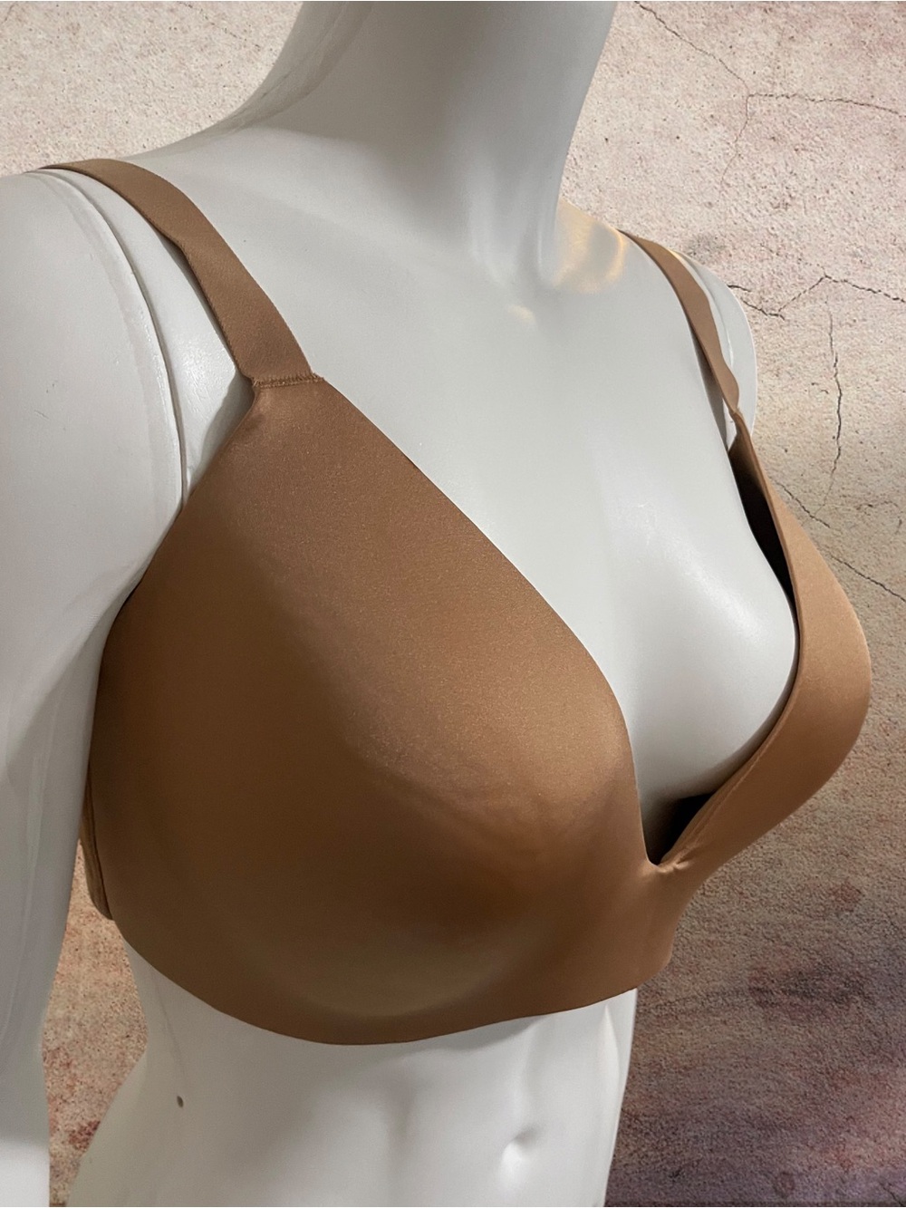 SKIMS Smooth Wireless Molded Bra in Caramel